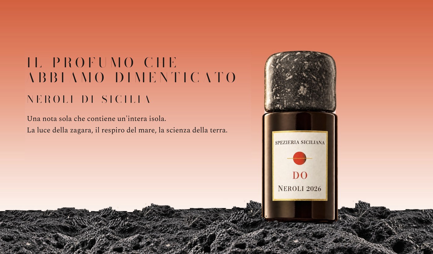 Il flacone di DO · Neroli 2026 sulla lava, nella luce dell'alba. Testi nell'immagine: «Il profumo che abbiamo dimenticato. Neroli di Sicilia. Una nota sola che contiene un'intera isola. La luce della zagara, il respiro del mare, la scienza della terra.»