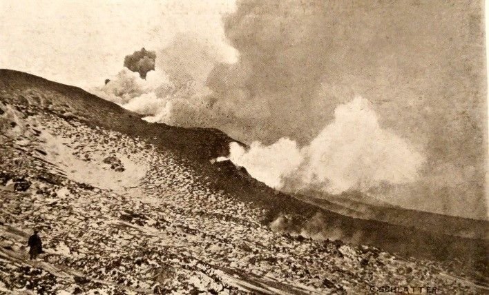 Fumo e vapore sul fianco meridionale dell'Etna, 1910